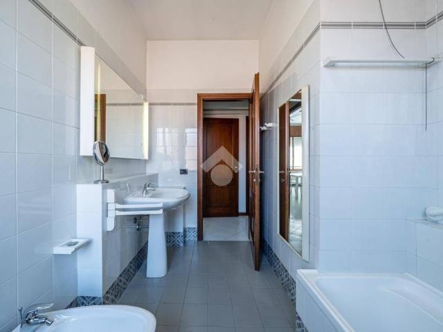Appartamento in affitto a Verona galleria Pelliciai, terrazzo, parzialmente arredato, ascensore TrovaCasa