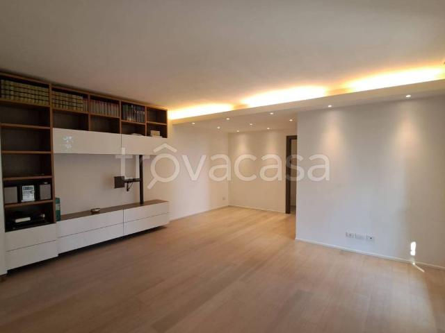 Appartamento in affitto a Verona, giardino privato, terrazzo, parzialmente arredato TrovaCasa