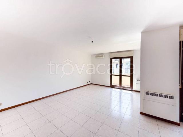 Appartamento in affitto a Verona, non arredato/vuoto, box, terrazzo TrovaCasa