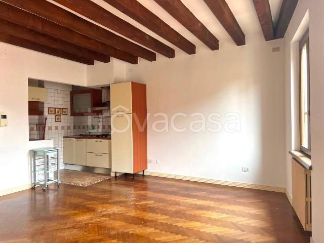 Appartamento in affitto a Verona, parzialmente arredato, ultimo piano, contesto signorile TrovaCasa