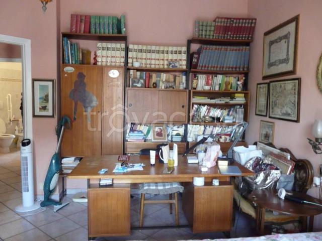 Appartamento in affitto a Verbania piazza Camillo Benso di Cavour, arredato, cantina, balcone TrovaCasa