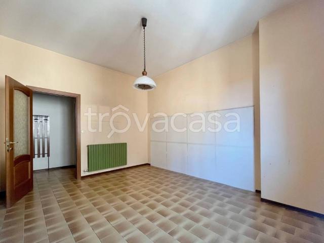 Appartamento in affitto a Verbania via Palestro, 33, non arredato/vuoto, centrale, vicinanze negozi TrovaCasa