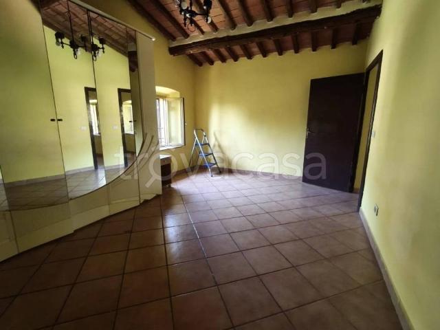 Appartamento in affitto a Vicopisano località Foce Maschio, 18, non arredato/vuoto, giardino privato, parzialmente arredato TrovaCasa