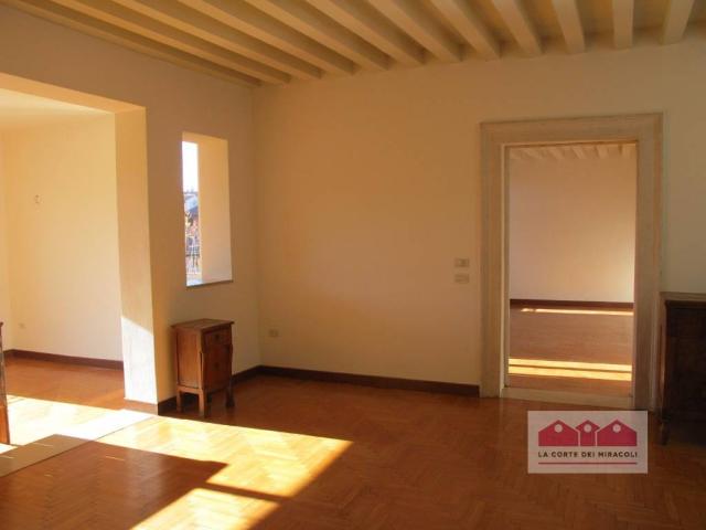 Appartamento in affitto a Vicenza contrà Apolloni, terrazzo, caminetto, ascensore TrovaCasa