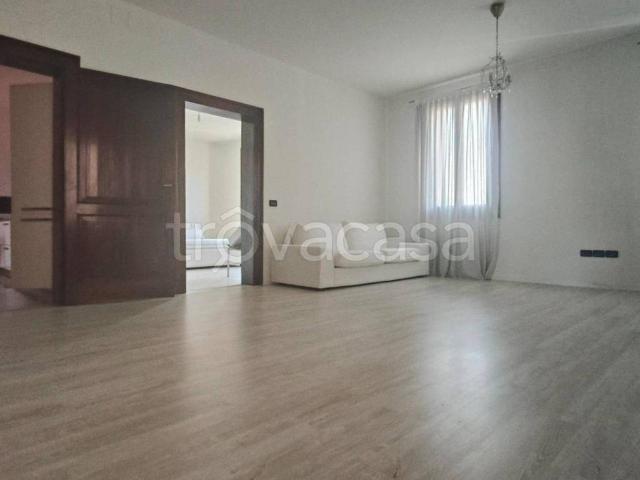 Appartamento in affitto a Vicenza corso dei Santi Felice e Fortunato, 199, terrazzo, vista panoramica, parzialmente arredato TrovaCasa