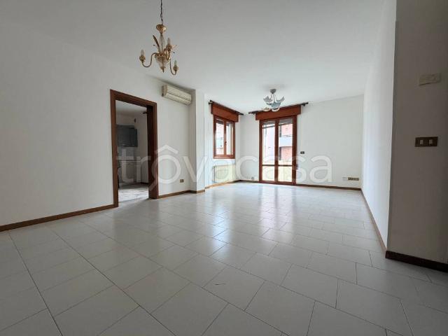 Appartamento in affitto a Vicenza, box, terrazzo, parzialmente arredato TrovaCasa
