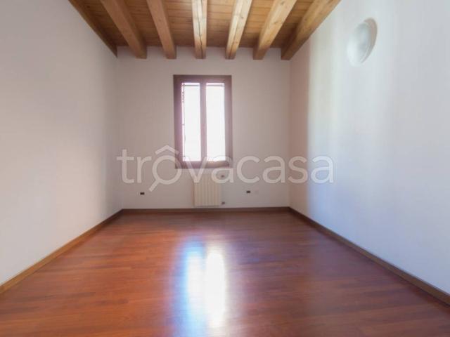 Appartamento in affitto a Vicenza, non arredato/vuoto, balcone, cucina abitabile TrovaCasa