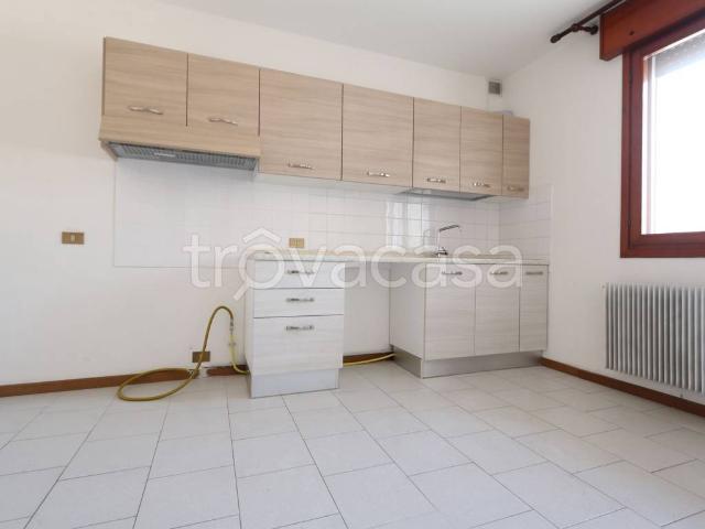 Appartamento in affitto a Vicenza via delle Casermette, posto auto, box, terrazzo TrovaCasa