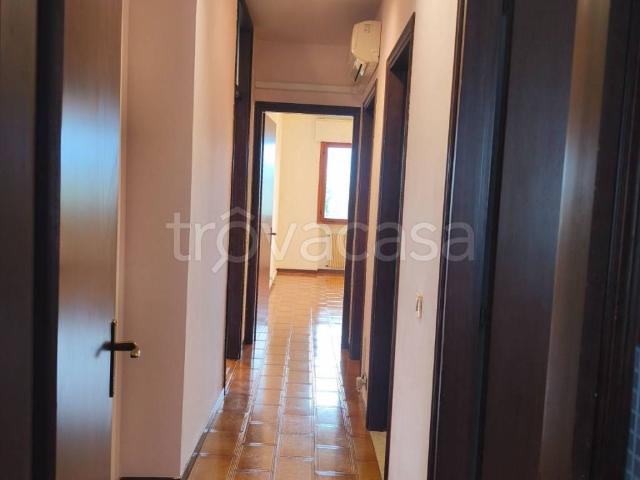 Appartamento in affitto a Vicenza viale Dieci Martiri, parzialmente arredato, balcone, cucina abitabile TrovaCasa