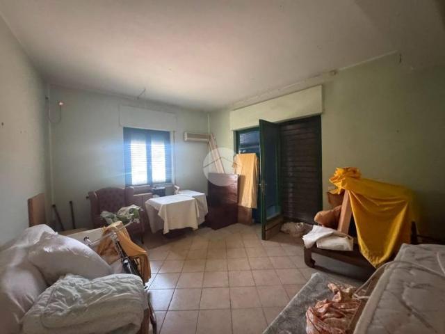 Appartamento in affitto a Viareggio ufficio Via Aurelia, posto auto, parzialmente arredato, buono stato TrovaCasa