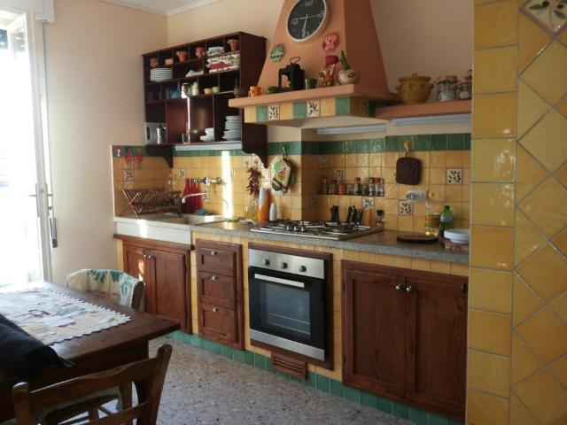 Appartamento in affitto a Viareggio, ultimo piano, balcone, studio TrovaCasa