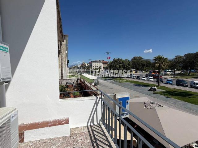 Appartamento in affitto a Viareggio via Gustavo Modena, arredato, lungomare, veranda TrovaCasa