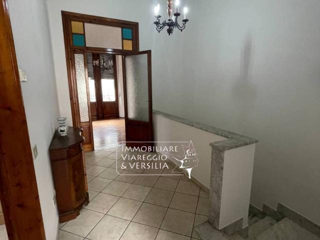 Appartamento in affitto a Viareggio via Mazzini, 280, arredato, terrazzo, balcone TrovaCasa