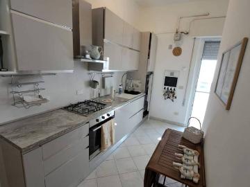 Appartamento in affitto a Viareggio via Mario Paolini, arredato, terrazzo, cucina abitabile TrovaCasa