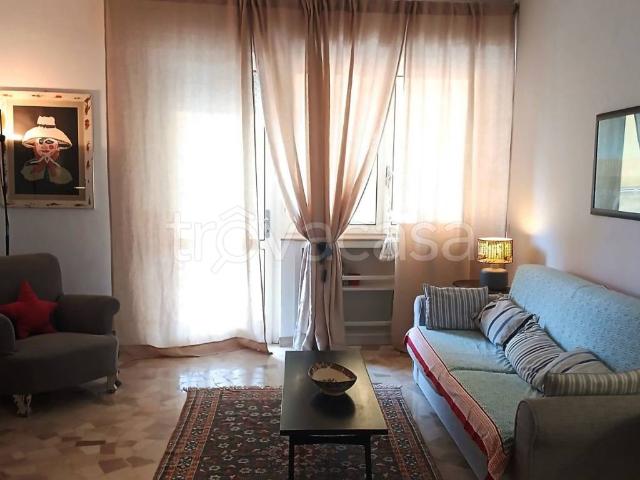 Appartamento in affitto a Viareggio, arredato, senza ascensore, balcone TrovaCasa