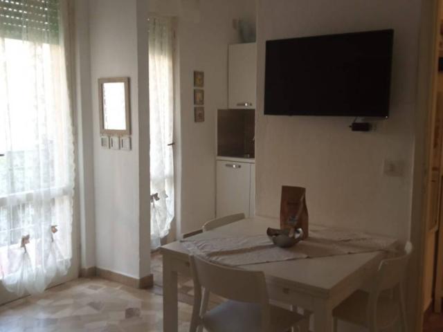 Appartamento in affitto a Viareggio piazza Giuseppe Mazzini, arredato, lavanderia, balcone TrovaCasa