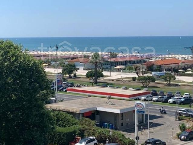 Appartamento in affitto a Viareggio quartiere Duca d'Aosta, 11, arredato, giardino, terrazzo TrovaCasa