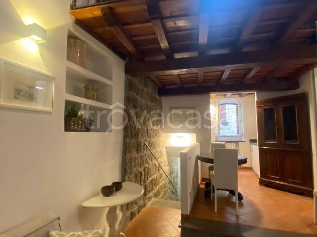 Appartamento in affitto a Viterbo via Ottusa, arredato, riscaldamento autonomo, centrale TrovaCasa