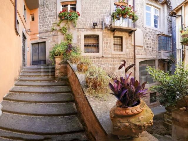 Appartamento in affitto a Viterbo via Aurelio Saffi, Sacrario Piazza della Rocca