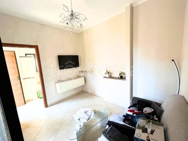 Appartamento in affitto ad Acerra via Vittorio Veneto, parzialmente arredato, buono stato, vicinanze negozi TrovaCasa