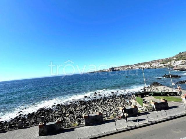 Appartamento in affitto ad Aci Castello via Lungomare Ciclopi, arredato, fronte mare, vista panoramica TrovaCasa