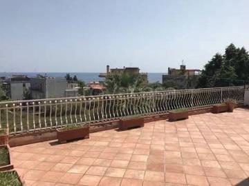Appartamento in affitto ad Aci Castello via Livorno, arredato, posto auto, terrazzo TrovaCasa
