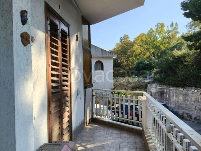 Appartamento in affitto ad Aci Castello via Livorno, arredato, veranda, balcone TrovaCasa