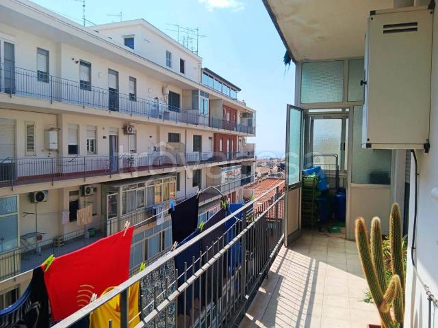 Appartamento in affitto ad Acireale corso Italia, non arredato/vuoto, vista panoramica, ascensore TrovaCasa