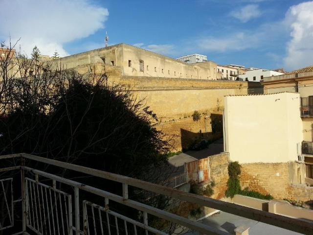 Appartamento in affitto ad Agrigento, parzialmente arredato, ascensore, contesto signorile TrovaCasa