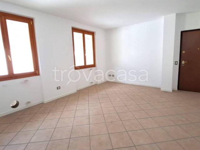 Appartamento in affitto ad Adrara San Rocco via Pezze, panoramica, porta blindata, angolo cottura TrovaCasa