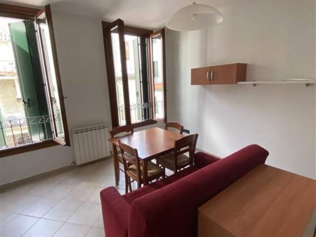 Appartamento in affitto ad Adria, arredato, centrale, cucina a vista TrovaCasa