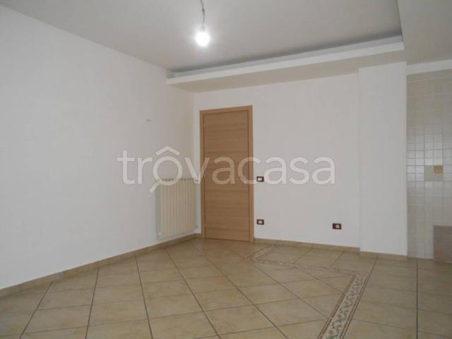 Appartamento in affitto ad Afragola via Saggese, ristrutturato, lavanderia, cucina a vista TrovaCasa