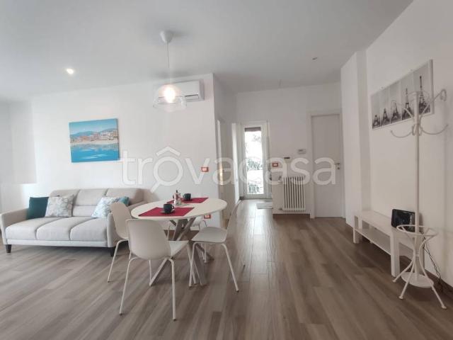 Appartamento in affitto ad Alassio via Privata Villa Pamela, 1, arredato, posto auto, immobile di prestigio TrovaCasa