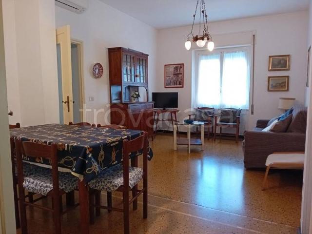 Appartamento in affitto ad Alassio viale Hanbury, 96