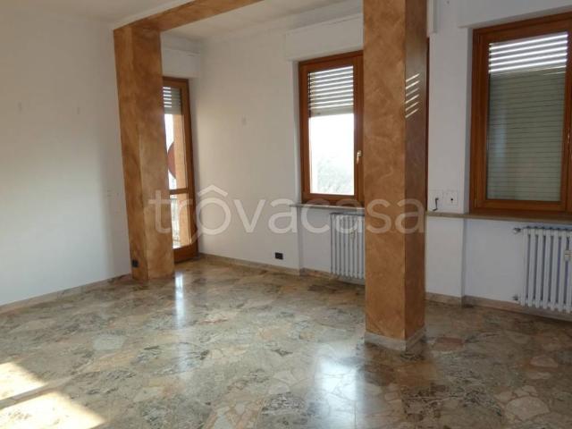 Appartamento in affitto ad Alba corso Fratelli Bandiera, non arredato/vuoto, box, ascensore TrovaCasa