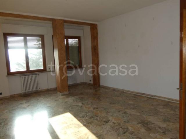 Appartamento in affitto ad Alba corso Fratelli Bandiera, non arredato/vuoto, box, ascensore TrovaCasa