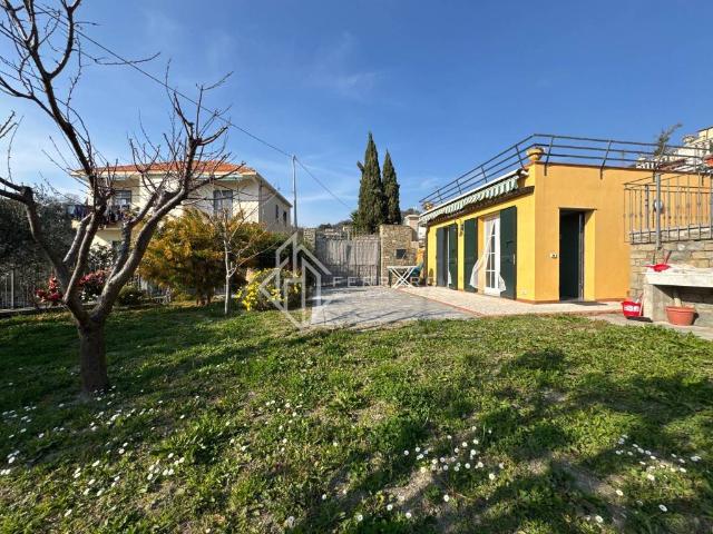 Appartamento in affitto ad Albisola Superiore via dei Siri, 53, arredato, giardino privato, terrazzo TrovaCasa