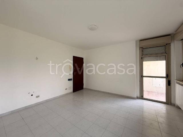 Appartamento in affitto ad Alessandria via Giacomo Brodolini, non arredato/vuoto, ascensore, balcone TrovaCasa