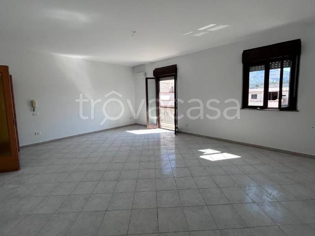 Appartamento in affitto ad Altavilla Milicia via Agrigento, non arredato/vuoto, senza ascensore, lavanderia TrovaCasa