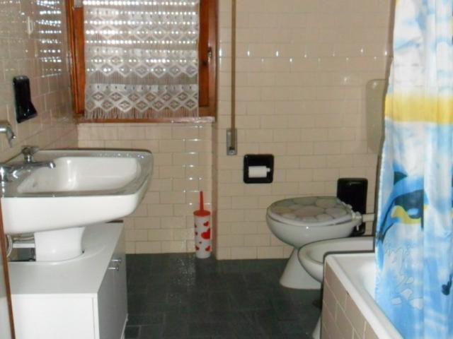 Appartamento in affitto ad Ameglia, non arredato/vuoto, buono stato, cucina abitabile TrovaCasa