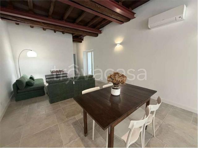 Appartamento in affitto ad Angera piazza Garibaldi, 1, arredato, luminoso, cucina a vista TrovaCasa