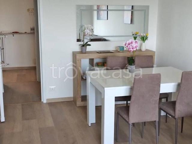 Appartamento in affitto ad Angera viale Ungheria, 11, arredato, terrazzo, vista panoramica TrovaCasa