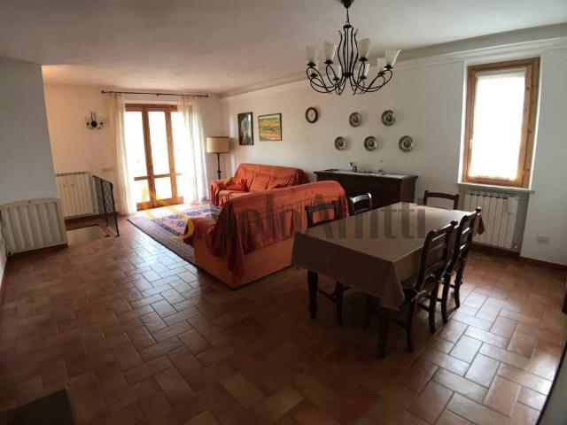 Appartamento in affitto ad Asciano via Liguria, arredato, giardino privato, box TrovaCasa