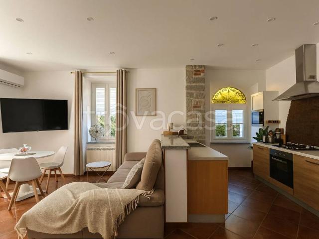Appartamento in affitto ad Arona via dei Partigiani, arredato, terrazzo, immobile di prestigio TrovaCasa