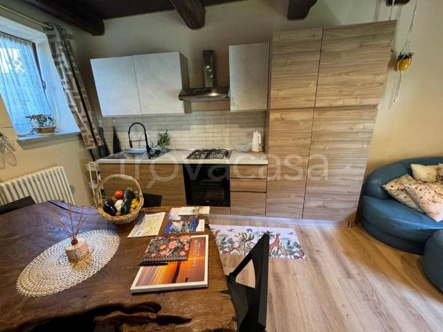 Appartamento in affitto ad Arona via Vergante, arredato, giardino privato, lavatrice TrovaCasa