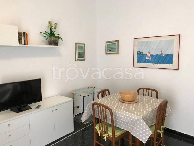 Appartamento in affitto ad Arenzano via Giuseppe Verdi, 73