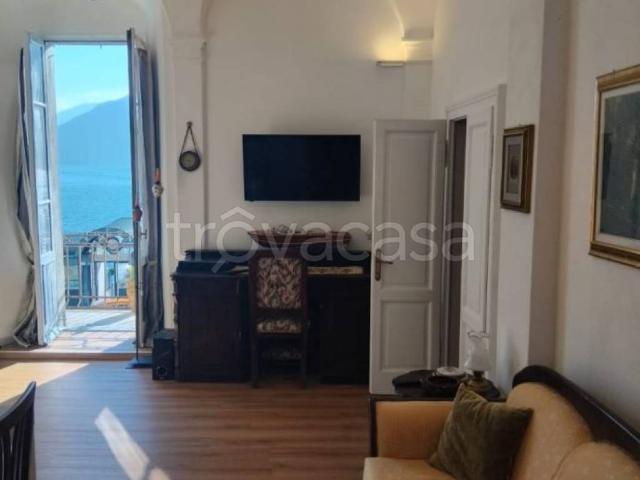 Appartamento in affitto ad Argegno via Milano, arredato, giardino privato, fronte lago TrovaCasa
