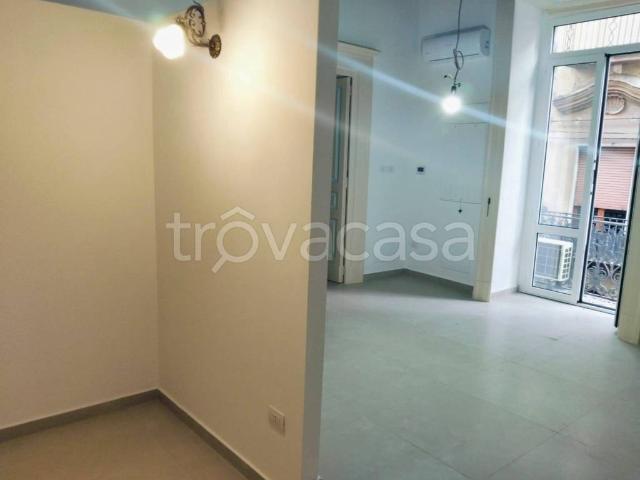 Appartamento in affitto ad Aversa piazzetta Lucarelli, non arredato/vuoto, posto auto, balcone TrovaCasa