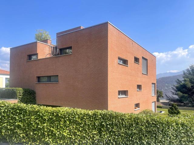 Appartamento in affitto alla Collina d’Oro: spazioso e ben posizionato ad Agra, luminoso con terrazza loggia e vista panoramica