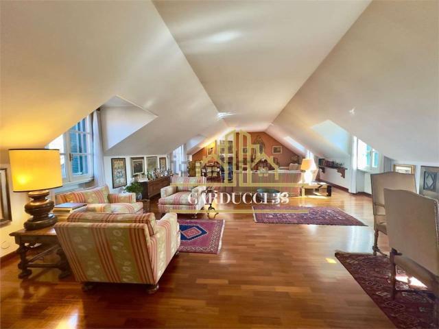 Appartamento in affitto di 400 m² in Via Giosuè Carducci, 25